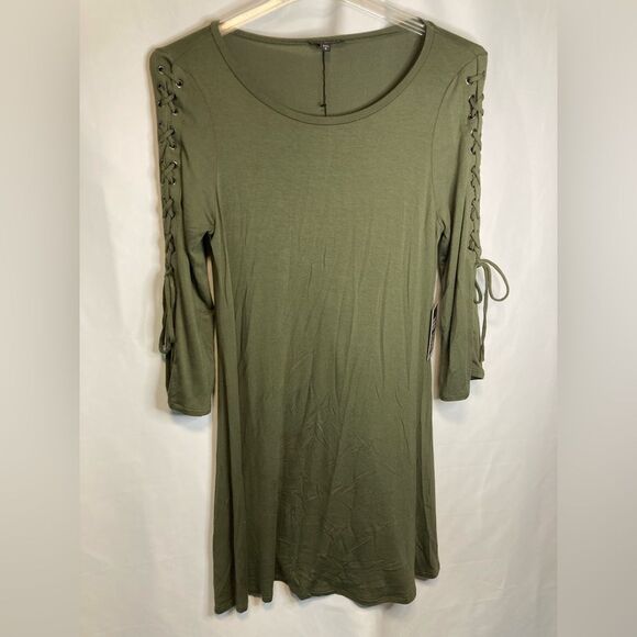Express Womens BOHO Flowy Dress Size Medium Olive Green Lace Up Long Sleeve NEW - Picture 2 of 9